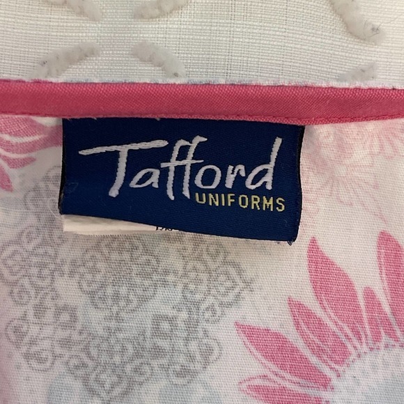 Tafford V Neck Medical Scrub Top Breast Cancer Ribbon design Medium - Picture 5 of 8